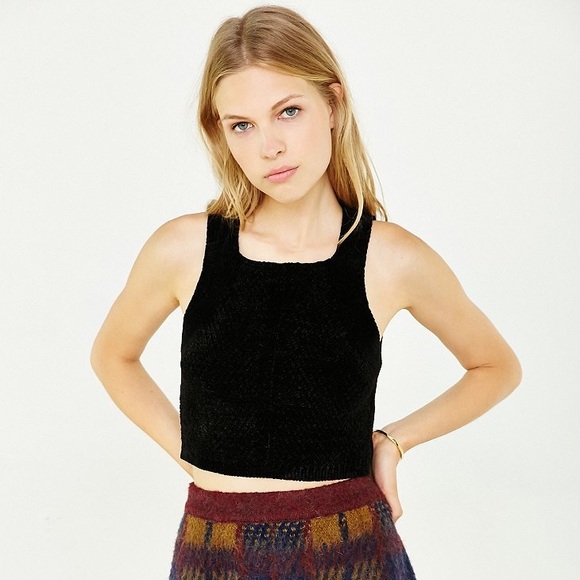 Urban Outfitters crop top 🖤 - Picture 2 of 5